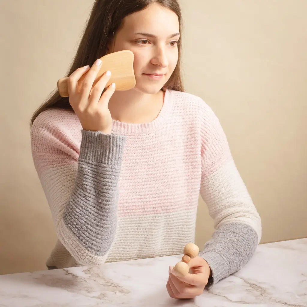 Uso: movimentos leves de Gua Sha ao longo do pescoço
