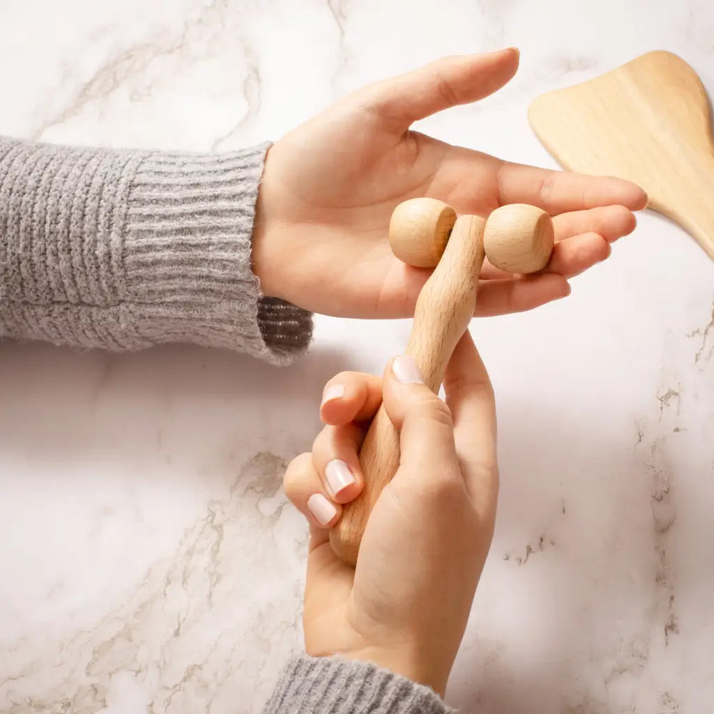 Estilo de vida: conjunto na penteadeira com toalha e espelho