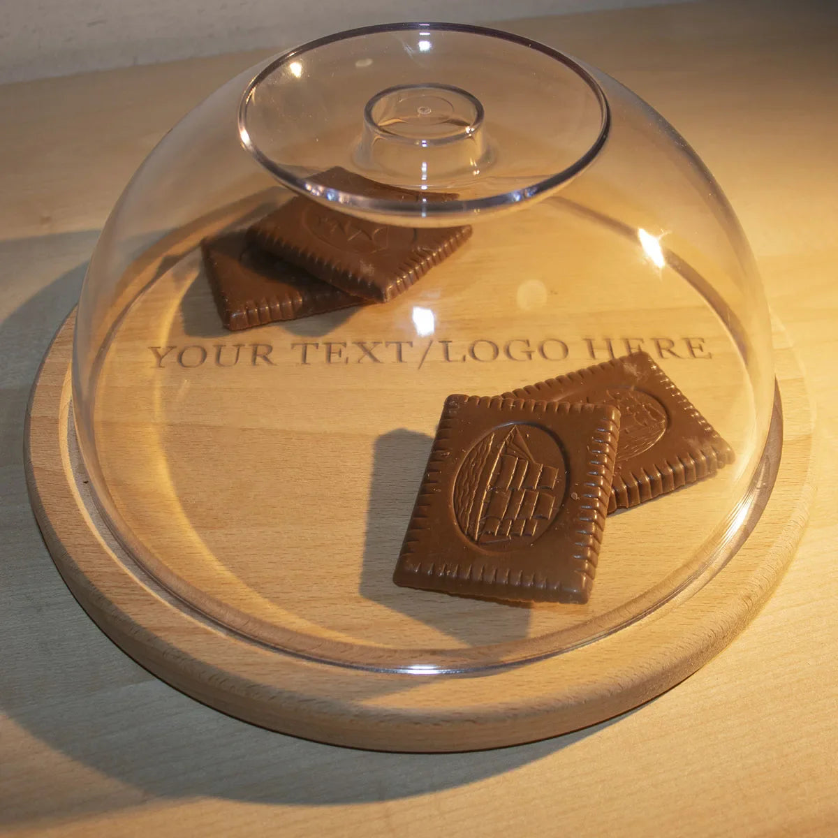 Duurzaam houten rond snijplank met gepersonaliseerd monogram en opbergdeksel