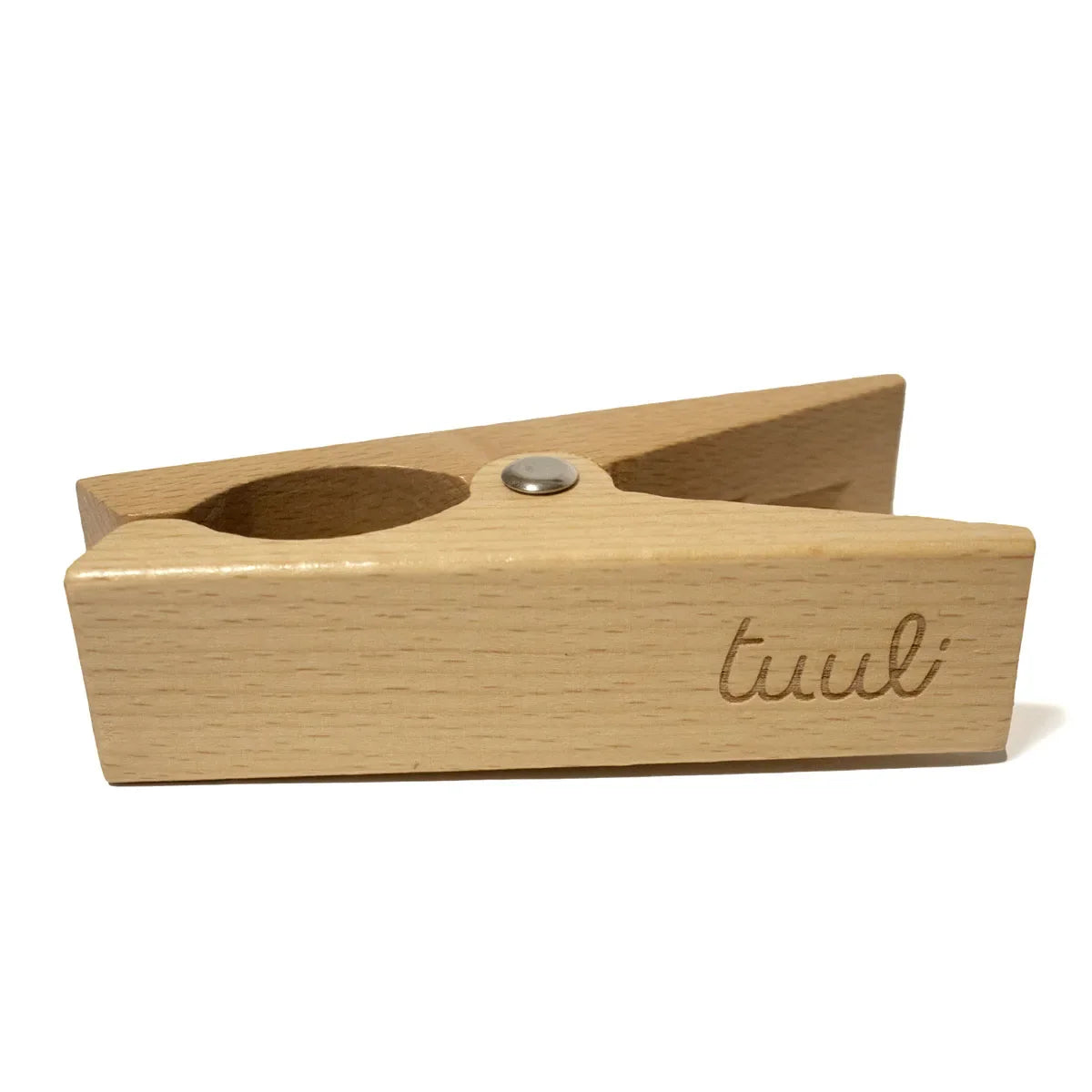 Op maat gegraveerde houten clips die voorwerpen op een jacht of zeilboot vastzetten