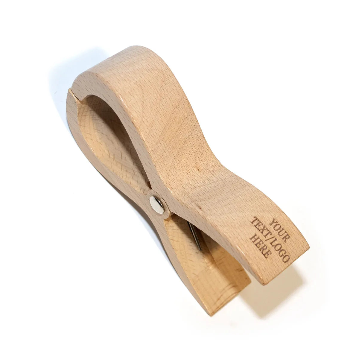 Gepersonaliseerde houten strandclips met aangepaste gravures die voorwerpen op een jacht vastzetten