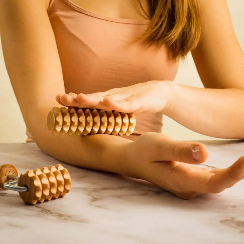 Profil latéral montrant la poignée compacte et les dimensions